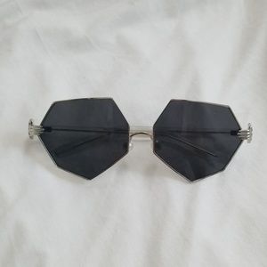 **NEW NEVER WORN** PEARL SUNGLASSES